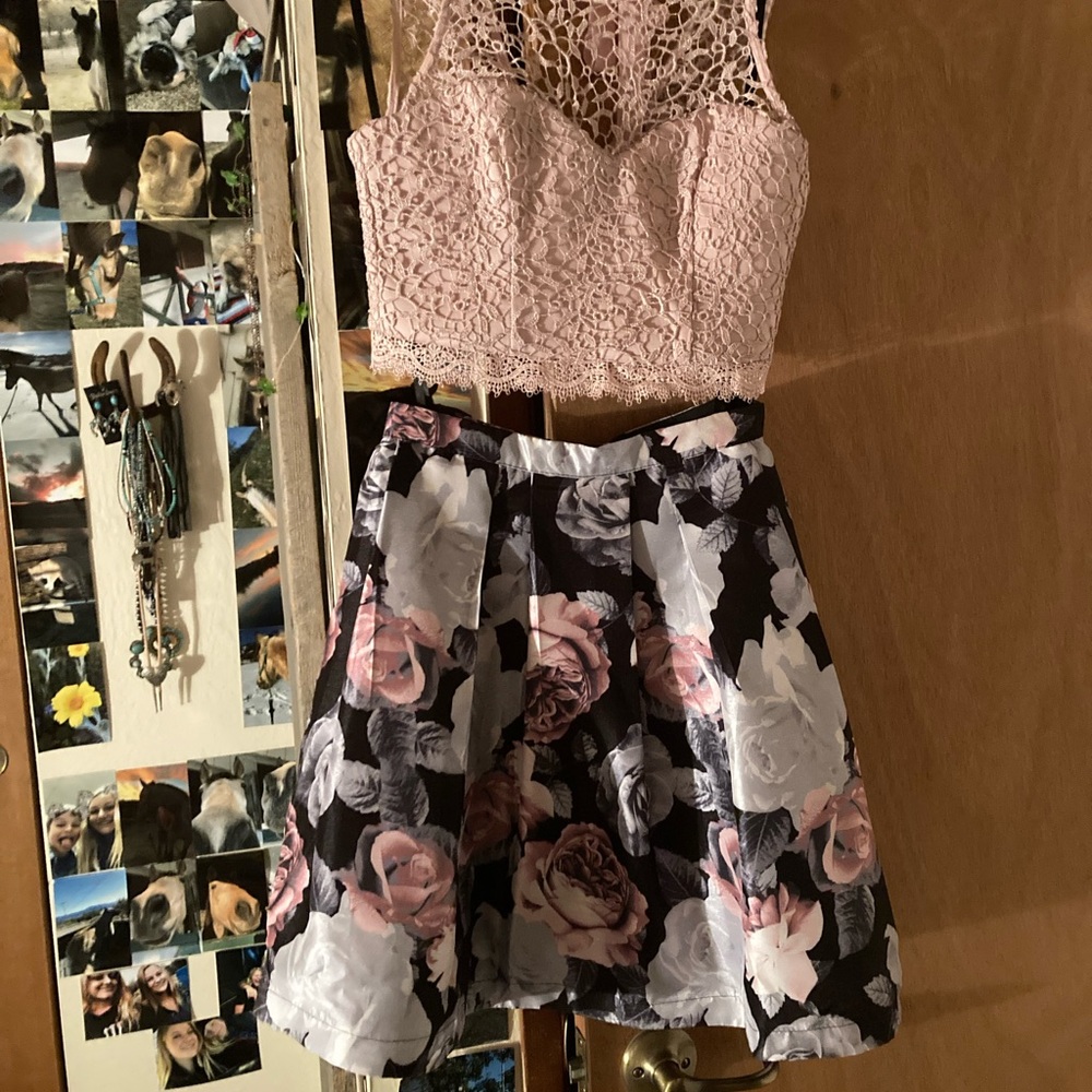 Hoco/ prom dress 2 piece and ribbon tie on the top